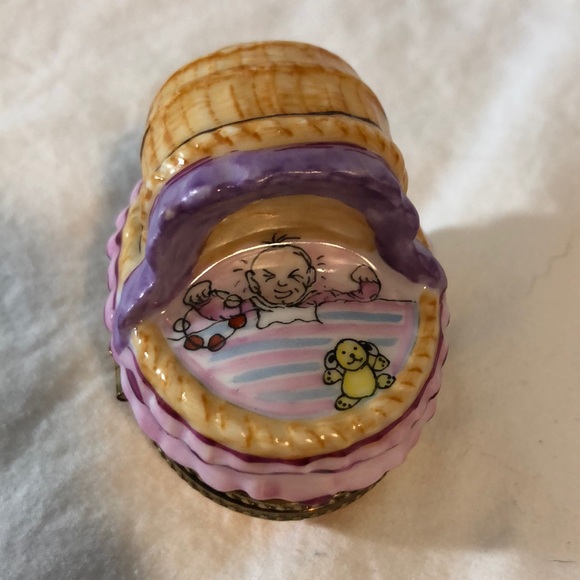 Genuine Limoges box “It’s a girl”.  Rochard Limoges.  Excellent condition - Picture 1 of 8